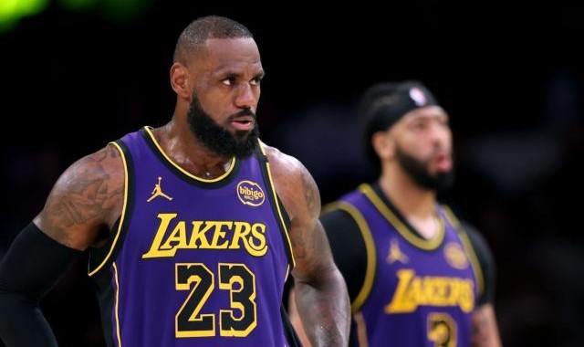 篮板+防守全倒数！湖人终于重启双塔：多么痛的领悟